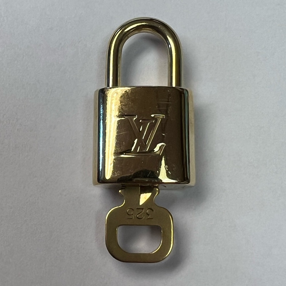 Louis Vuitton lock and key # 325